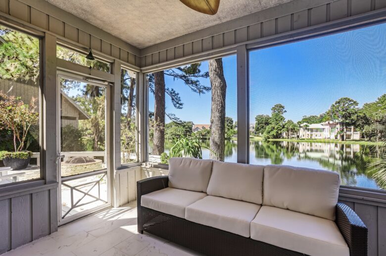 Bell Cottage on Lagoon - Savannah, Georgia