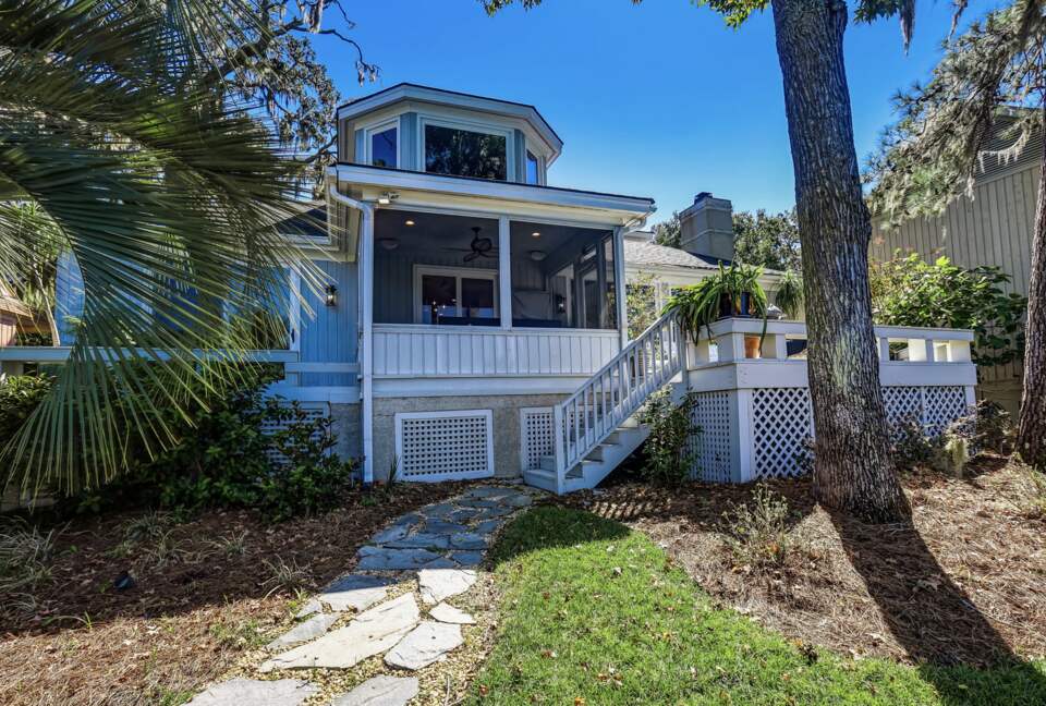 Bell Cottage on Lagoon - Savannah, Georgia