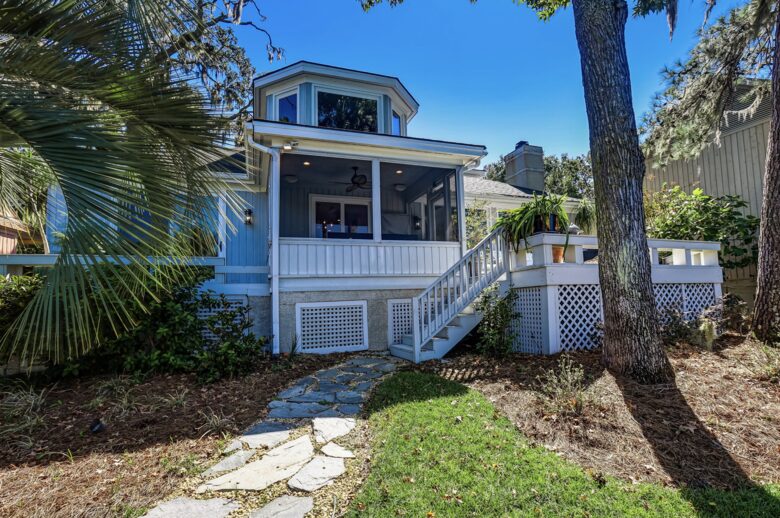 Bell Cottage on Lagoon - Savannah, Georgia