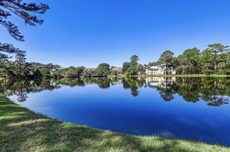 Bell Cottage on Lagoon - Savannah, Georgia