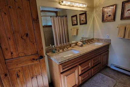 Master Bedroom Full Bathroom - Granite counters