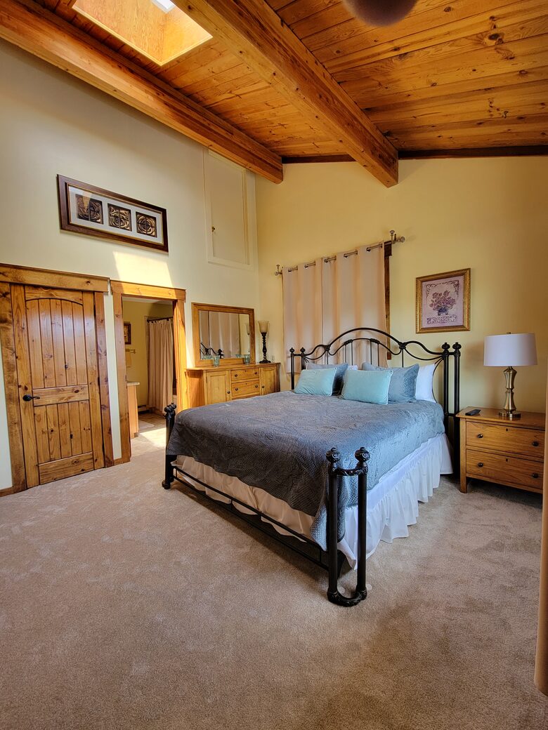 Master Bedroom 1 - King Bed