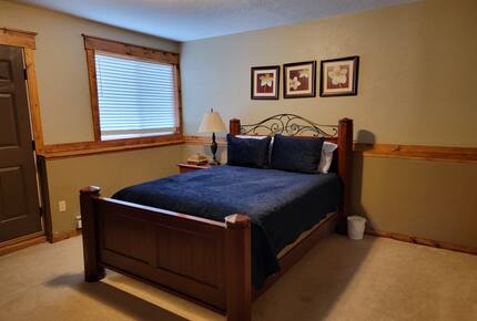 Master Bedroom 3 - Queen Bed