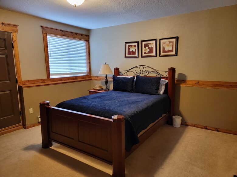 Master Bedroom 3 - Queen Bed