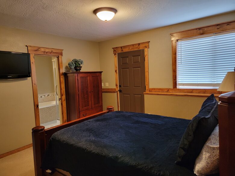 Master Bedroom 3 - Jack/Jill Bathroom