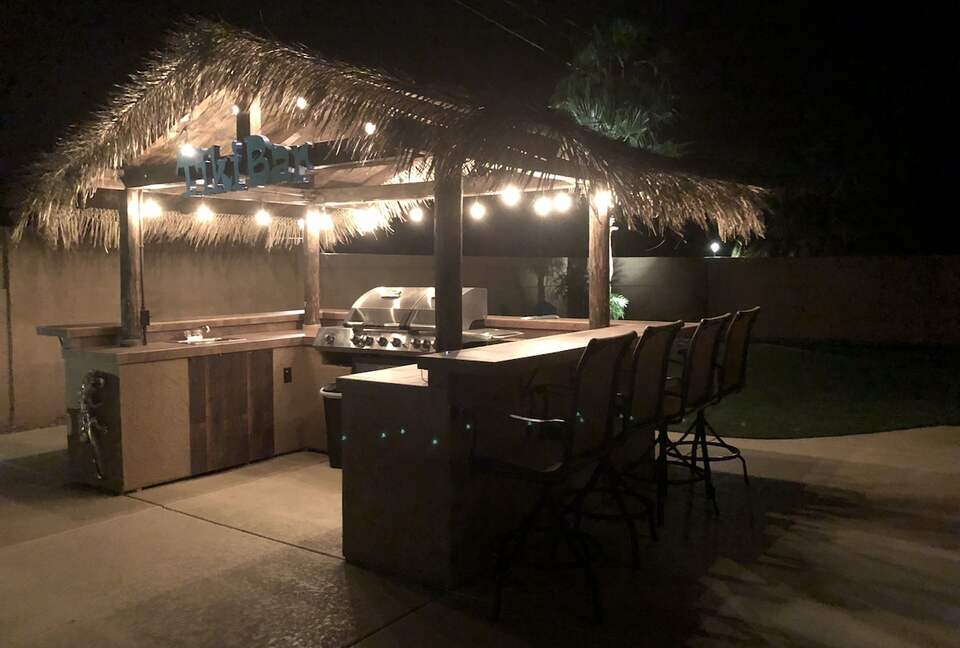 Lake Havasu Paradise | Solar Heated Pool | Hot Tub | Tiki Bar | Backyard Resort - Lake Havasu City, Arizona
