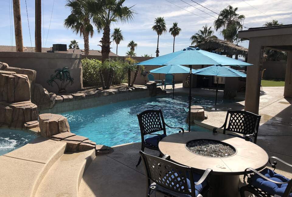 Lake Havasu Paradise | Solar Heated Pool | Hot Tub | Tiki Bar | Backyard Resort - Lake Havasu City, Arizona
