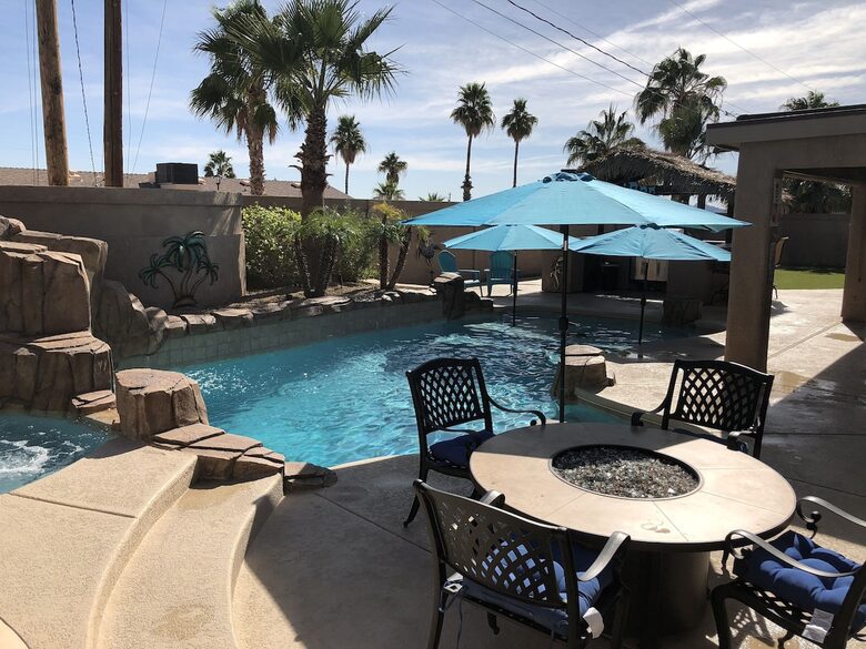 Lake Havasu Paradise | Solar Heated Pool | Hot Tub | Tiki Bar | Backyard Resort - Lake Havasu City, Arizona