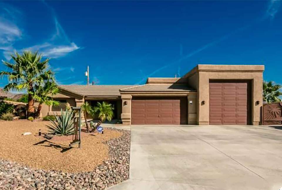 Lake Havasu Paradise | Solar Heated Pool | Hot Tub | Tiki Bar | Backyard Resort - Lake Havasu City, Arizona