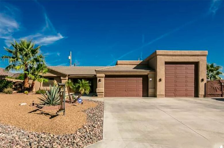 Lake Havasu Paradise | Solar Heated Pool | Hot Tub | Tiki Bar | Backyard Resort - Lake Havasu City, Arizona