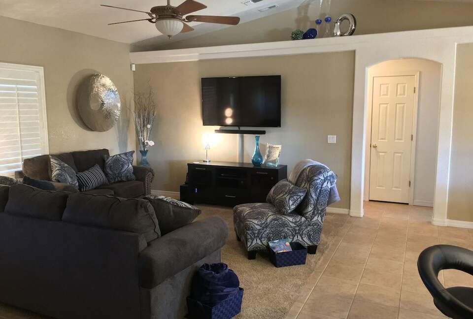 Lake Havasu Paradise | Solar Heated Pool | Hot Tub | Tiki Bar | Backyard Resort - Lake Havasu City, Arizona