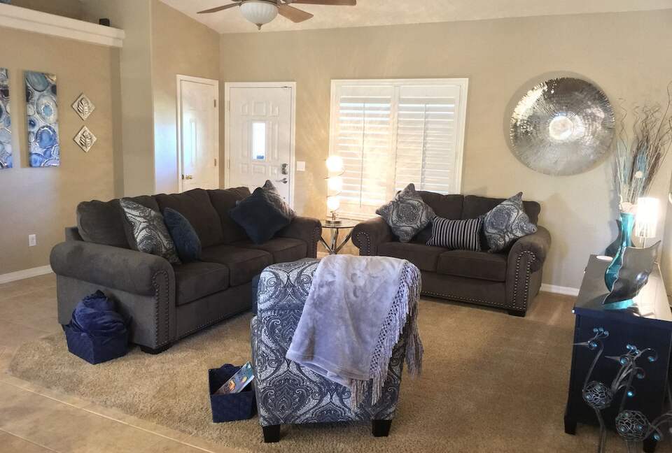 Lake Havasu Paradise | Solar Heated Pool | Hot Tub | Tiki Bar | Backyard Resort - Lake Havasu City, Arizona