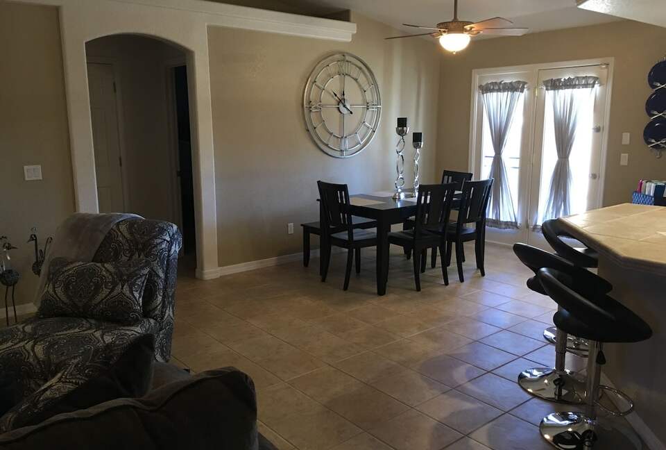 Lake Havasu Paradise | Solar Heated Pool | Hot Tub | Tiki Bar | Backyard Resort - Lake Havasu City, Arizona