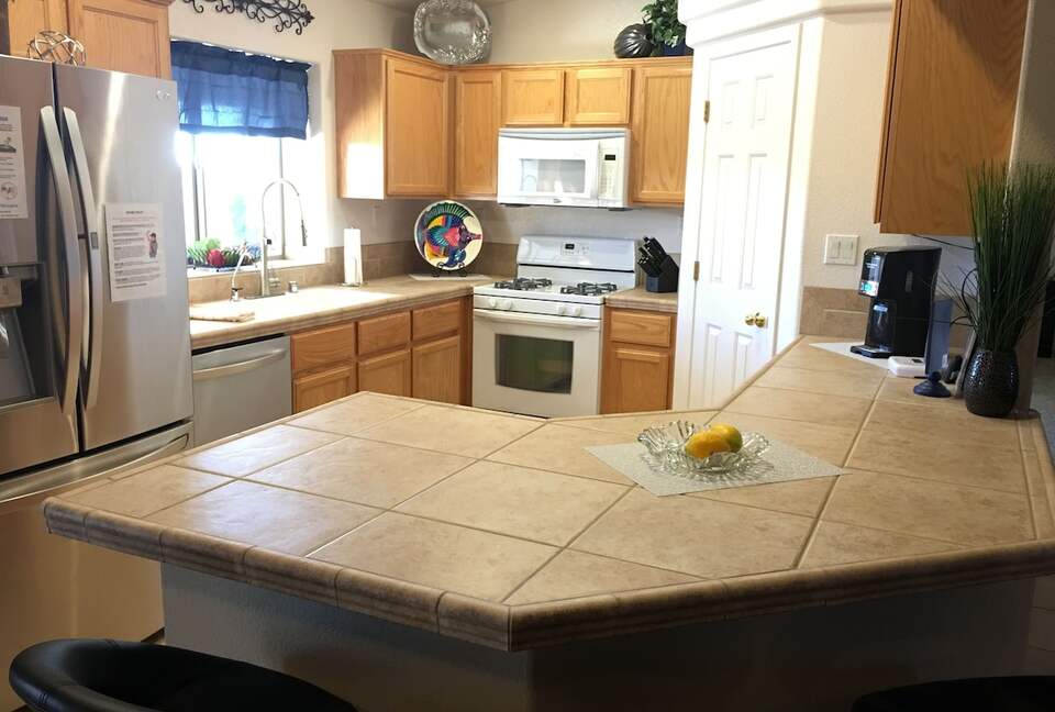 Lake Havasu Paradise | Solar Heated Pool | Hot Tub | Tiki Bar | Backyard Resort - Lake Havasu City, Arizona