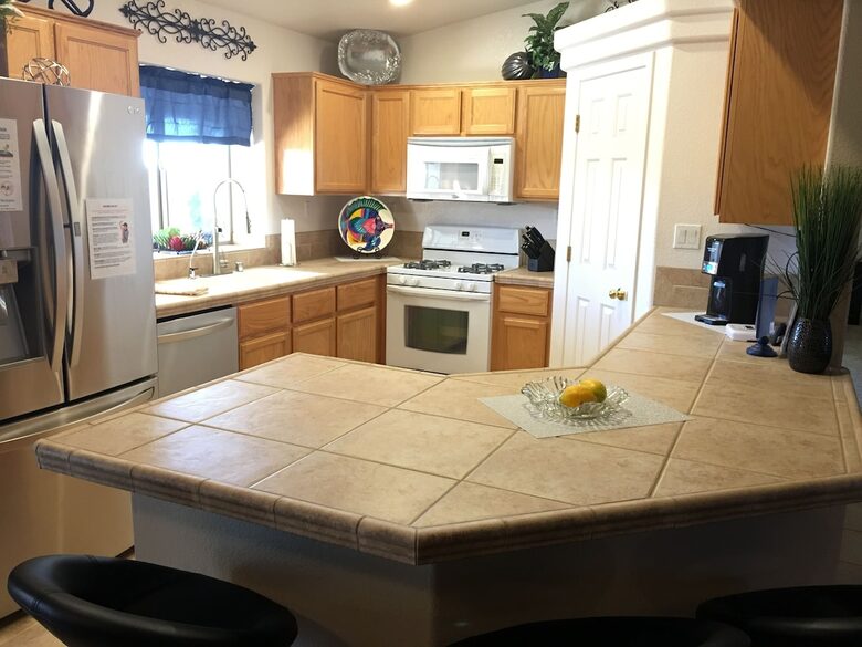 Lake Havasu Paradise | Solar Heated Pool | Hot Tub | Tiki Bar | Backyard Resort - Lake Havasu City, Arizona