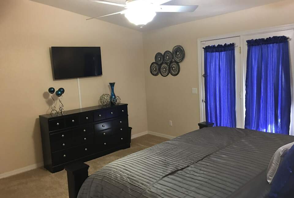 Lake Havasu Paradise | Solar Heated Pool | Hot Tub | Tiki Bar | Backyard Resort - Lake Havasu City, Arizona