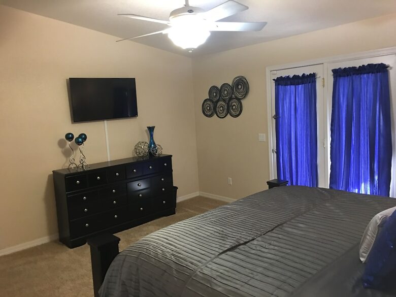 Lake Havasu Paradise | Solar Heated Pool | Hot Tub | Tiki Bar | Backyard Resort - Lake Havasu City, Arizona