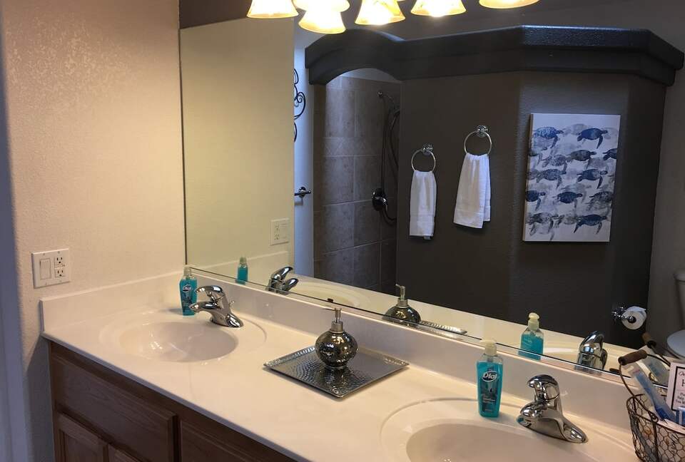 Lake Havasu Paradise | Solar Heated Pool | Hot Tub | Tiki Bar | Backyard Resort - Lake Havasu City, Arizona