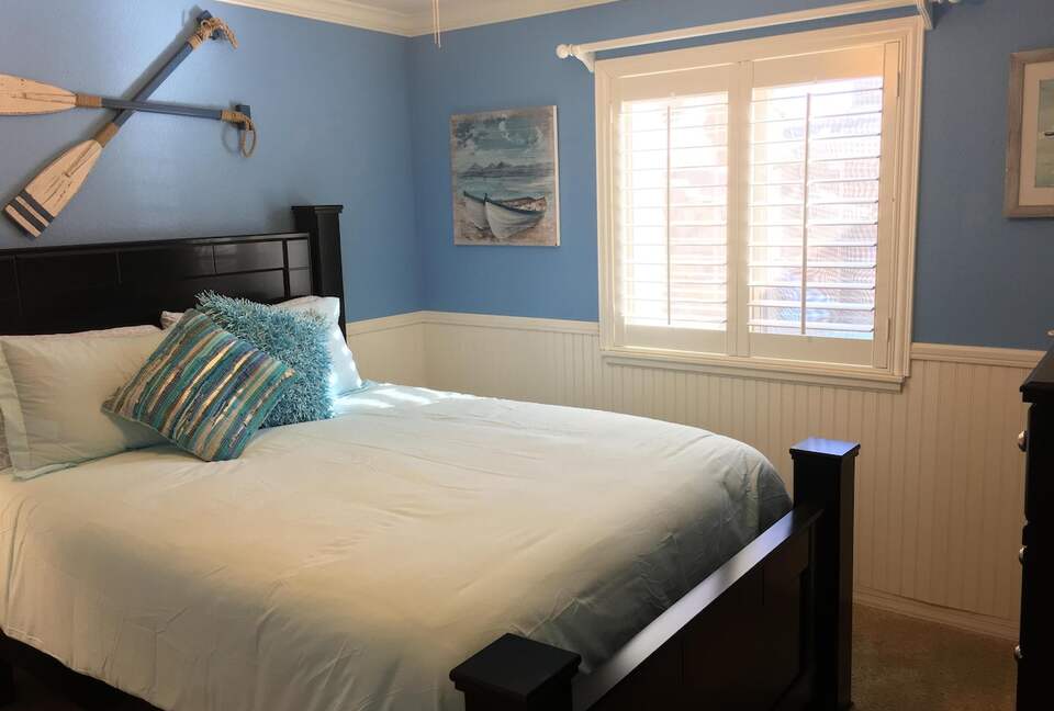 Lake Havasu Paradise | Solar Heated Pool | Hot Tub | Tiki Bar | Backyard Resort - Lake Havasu City, Arizona