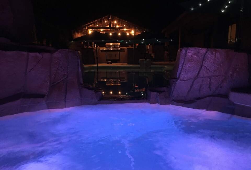 Lake Havasu Paradise | Solar Heated Pool | Hot Tub | Tiki Bar | Backyard Resort - Lake Havasu City, Arizona
