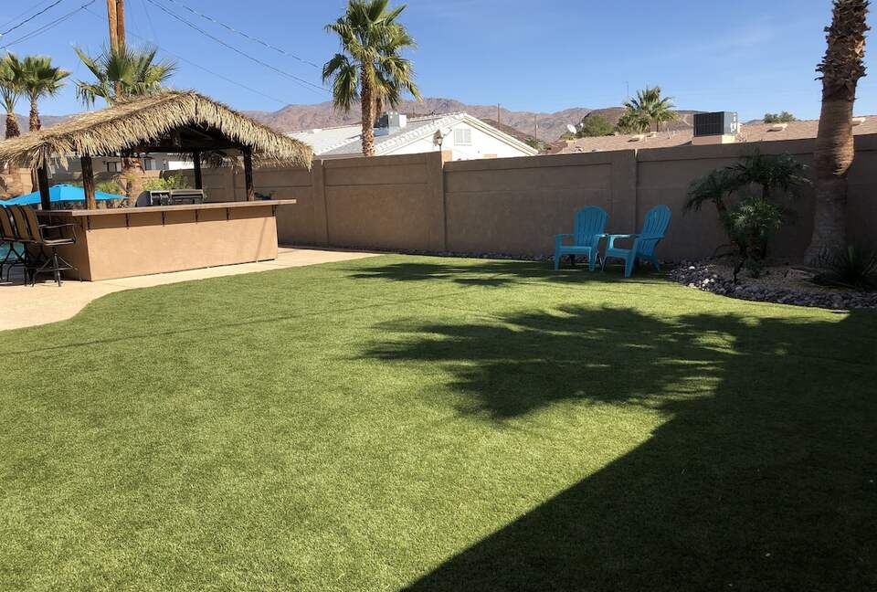 Lake Havasu Paradise | Solar Heated Pool | Hot Tub | Tiki Bar | Backyard Resort - Lake Havasu City, Arizona