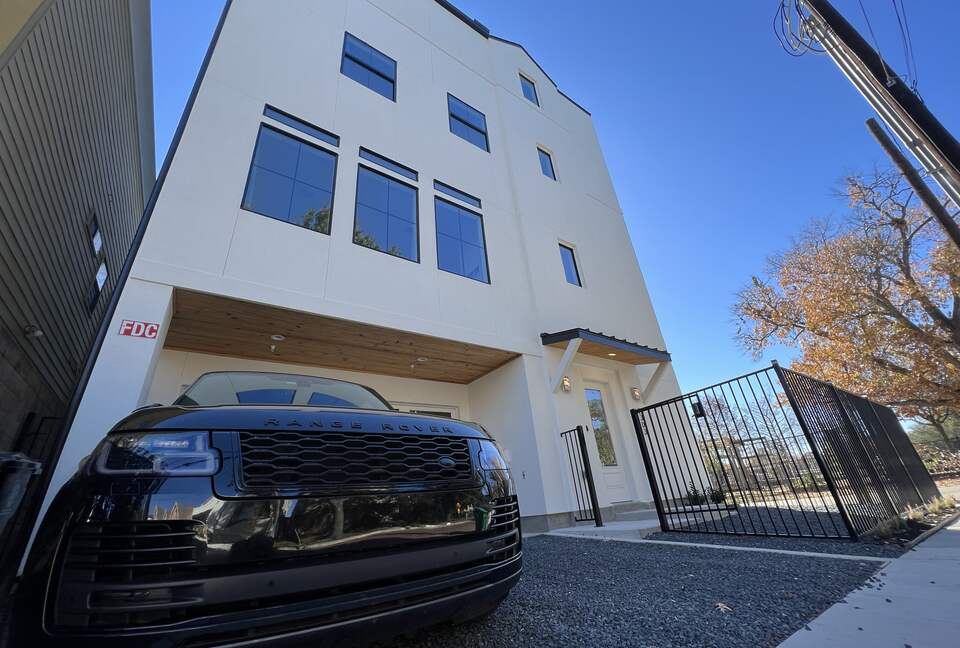 Luxe Home w/ Rooftop Terrace and Elevator - Houston, Texas