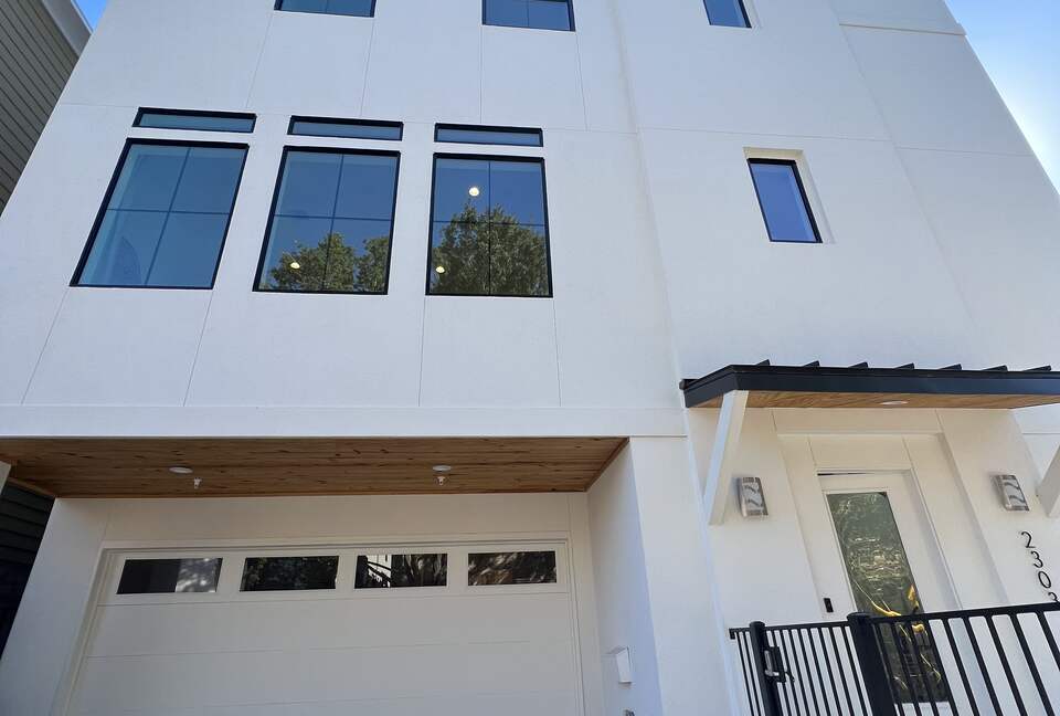 Luxe Home w/ Rooftop Terrace and Elevator - Houston, Texas