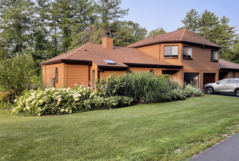 Contemporary Berkshires Retreat - Stockbridge, Massachusetts