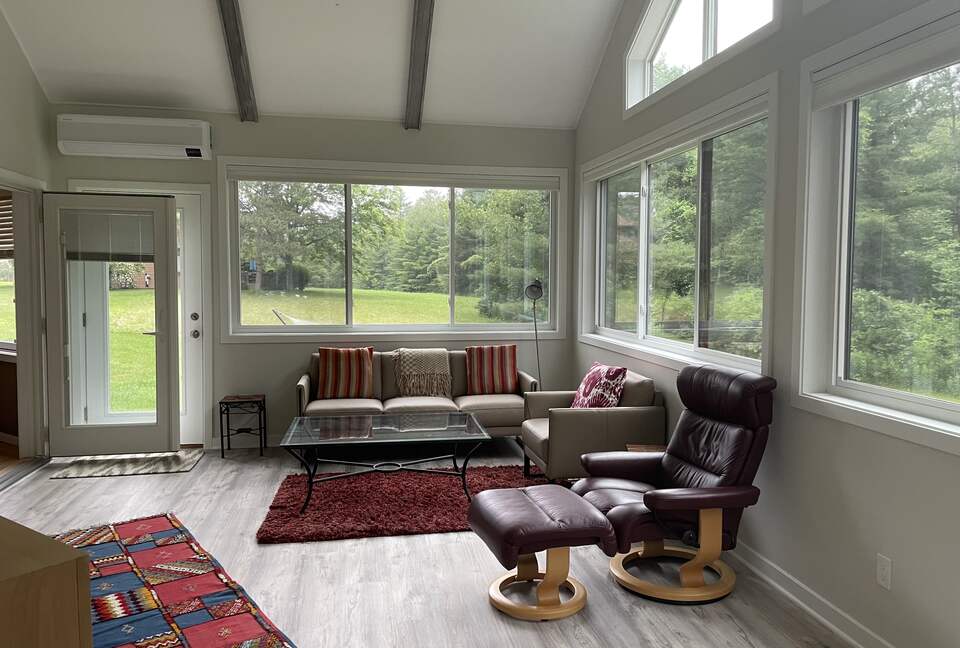 Contemporary Berkshires Retreat - Stockbridge, Massachusetts