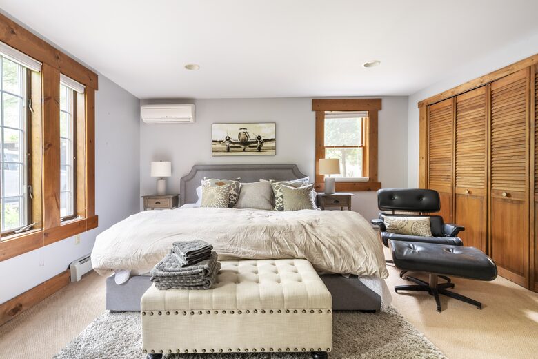 Gorgeous Lakefront Home w/ Private Beach & Dock - Monroe, New York