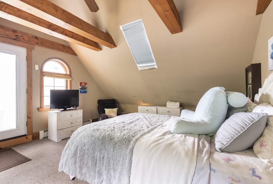 Gorgeous Lakefront Home w/ Private Beach & Dock - Monroe, New York