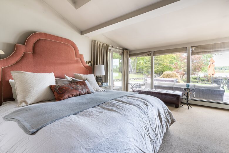 Gorgeous Lakefront Home w/ Private Beach & Dock - Monroe, New York