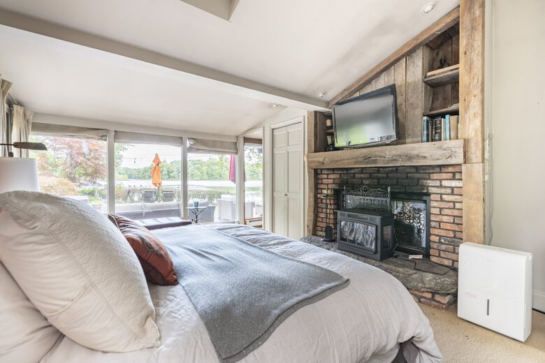 Gorgeous Lakefront Home w/ Private Beach & Dock - Monroe, New York