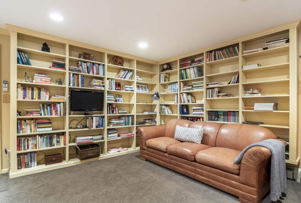 Gorgeous Lakefront Home w/ Private Beach & Dock - Monroe, New York