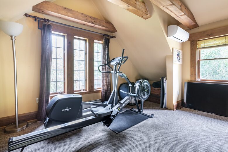 Gorgeous Lakefront Home w/ Private Beach & Dock - Monroe, New York