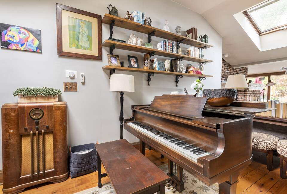 Gorgeous Lakefront Home w/ Private Beach & Dock - Monroe, New York