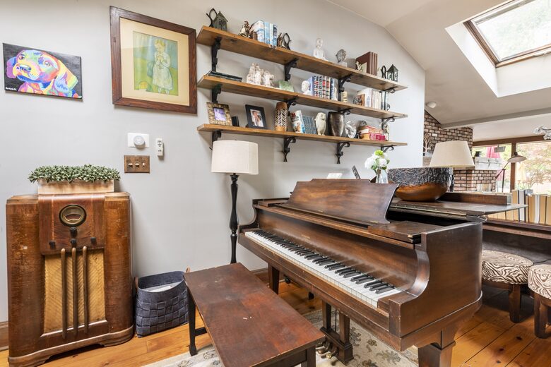 Gorgeous Lakefront Home w/ Private Beach & Dock - Monroe, New York