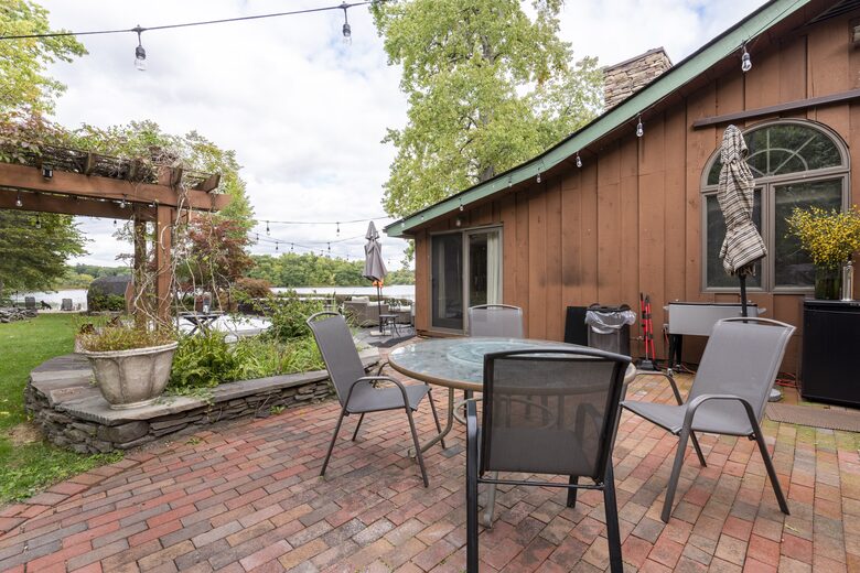 Gorgeous Lakefront Home w/ Private Beach & Dock - Monroe, New York