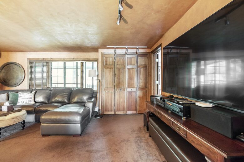 Gorgeous Lakefront Home w/ Private Beach & Dock - Monroe, New York