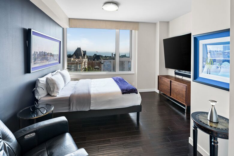 The Sovereign Luxury Condo with Stunning Vistas - availability very flexible - Victoria, Canada