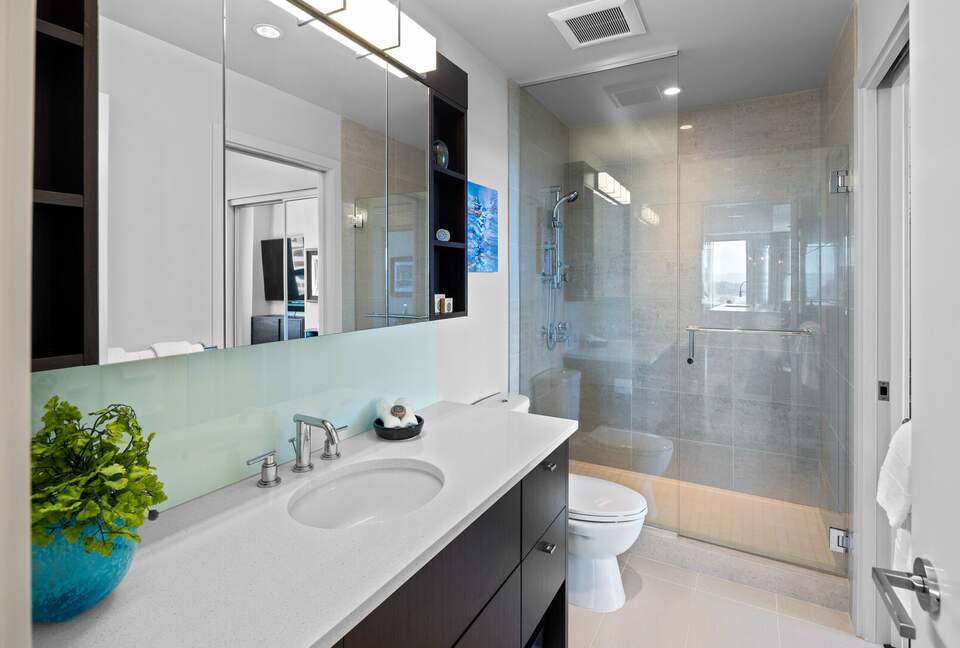 The Sovereign Luxury Condo with Stunning Vistas - availability very flexible - Victoria, Canada