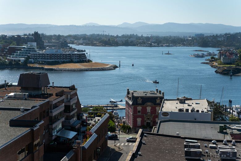 The Sovereign Luxury Condo with Stunning Vistas - availability very flexible - Victoria, Canada