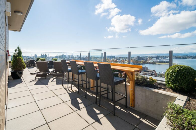 The Sovereign Luxury Condo with Stunning Vistas - availability very flexible - Victoria, Canada