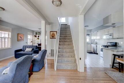 Charming Annapolis Retreat | Walk to the Naval Academy and Annapolis City Dock - Annapolis, Maryland