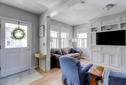 Charming Annapolis Retreat | Walk to the Naval Academy and Annapolis City Dock - Annapolis, Maryland