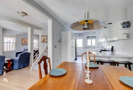 Charming Annapolis Retreat | Walk to the Naval Academy and Annapolis City Dock - Annapolis, Maryland