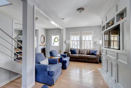 Charming Annapolis Retreat | Walk to the Naval Academy and Annapolis City Dock - Annapolis, Maryland