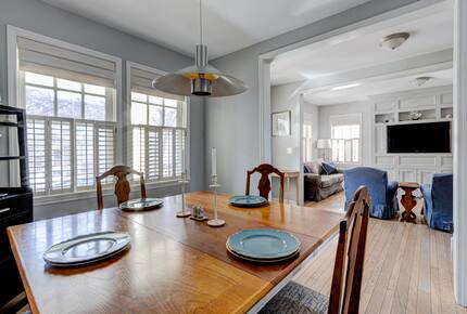 Charming Annapolis Retreat | Walk to the Naval Academy and Annapolis City Dock - Annapolis, Maryland