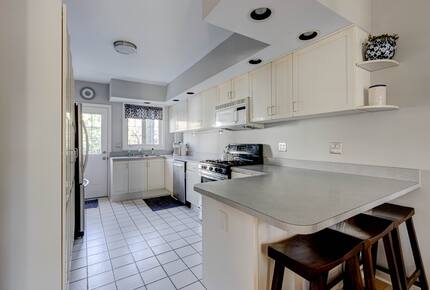 Charming Annapolis Retreat | Walk to the Naval Academy and Annapolis City Dock - Annapolis, Maryland