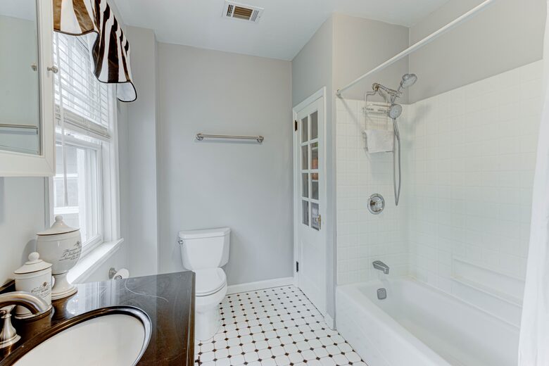 Charming Annapolis Retreat | Walk to the Naval Academy and Annapolis City Dock - Annapolis, Maryland